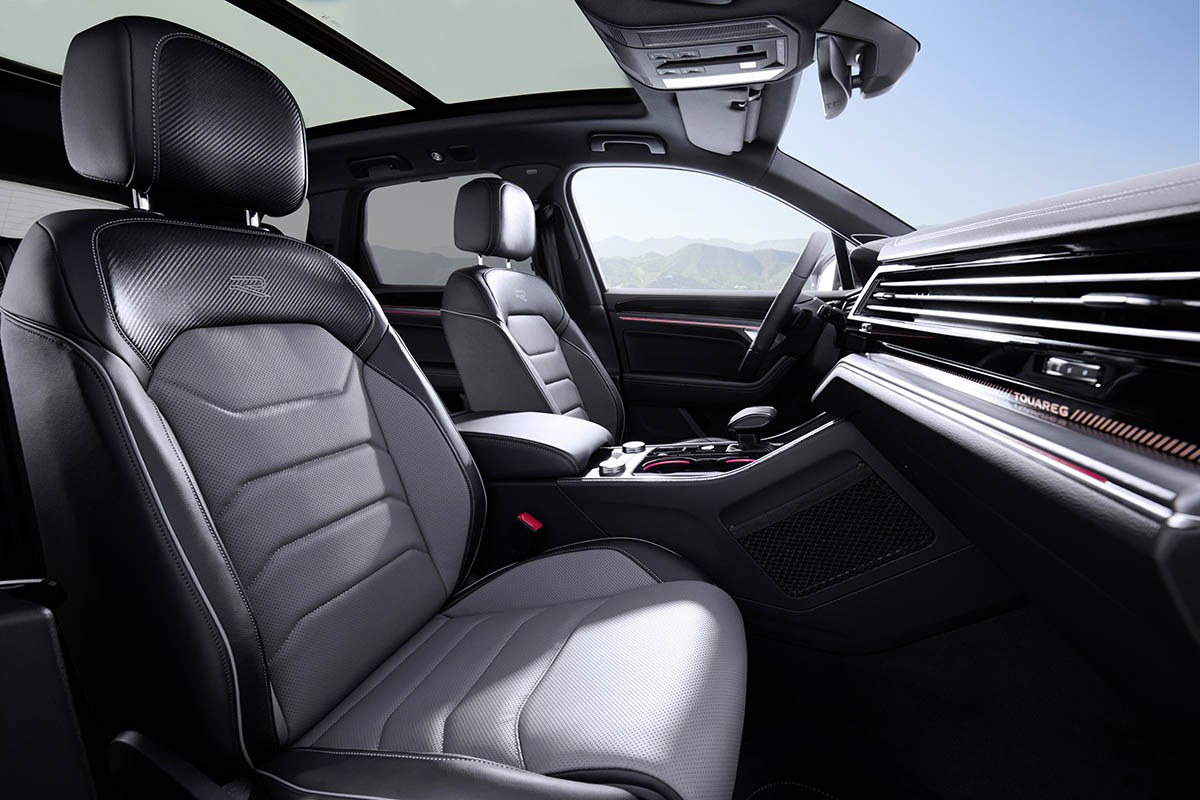 Noi that R-Line Volkswagen Touareg moi da Varenna toi voi carbon fiber