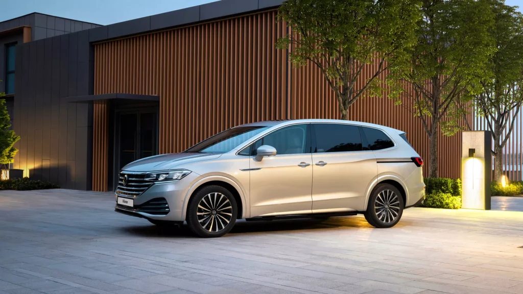 Volkswagen Viloran bac than xe buoi toi kien truc hien dai